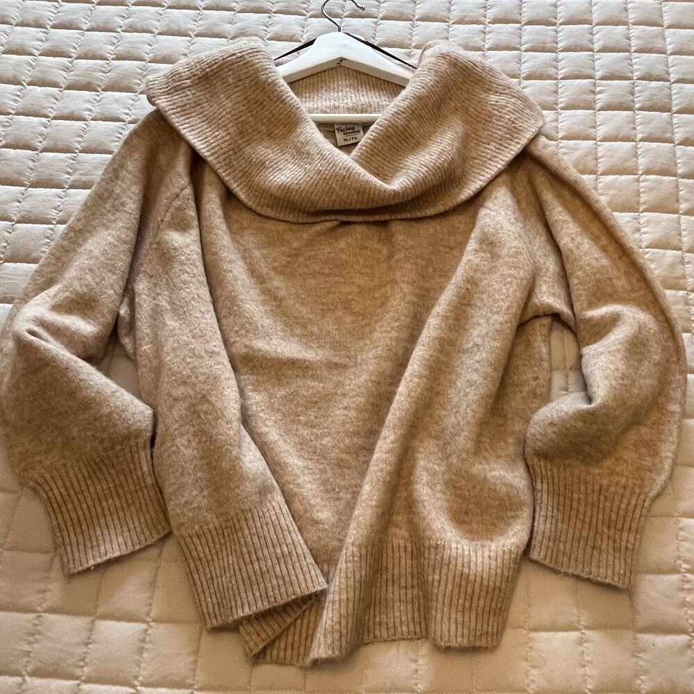 FASHION ESSENTIALS- Womens sweater- XL beige , soft, large neck
